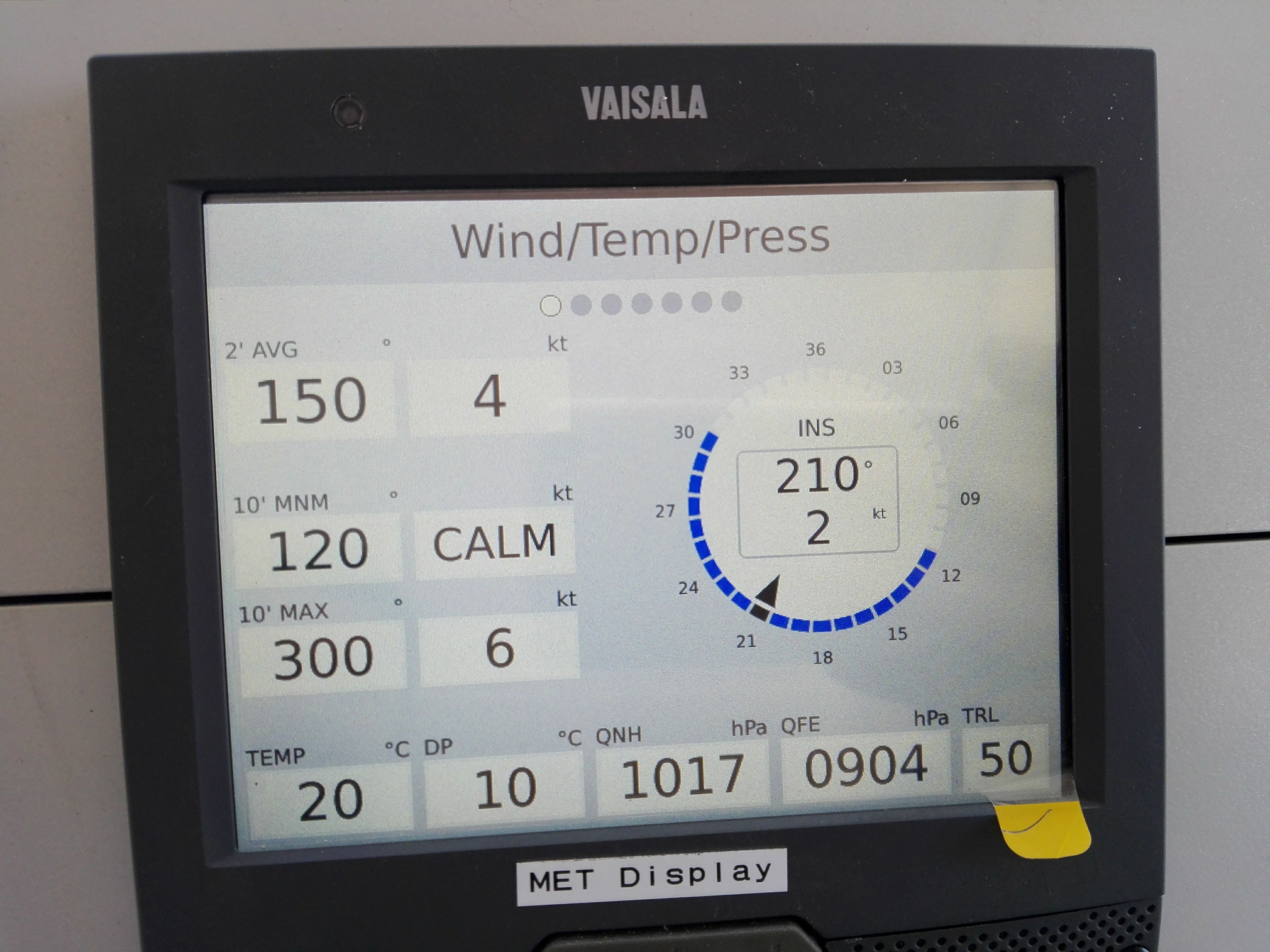 Device displaying meteorological stats for various weather parameters