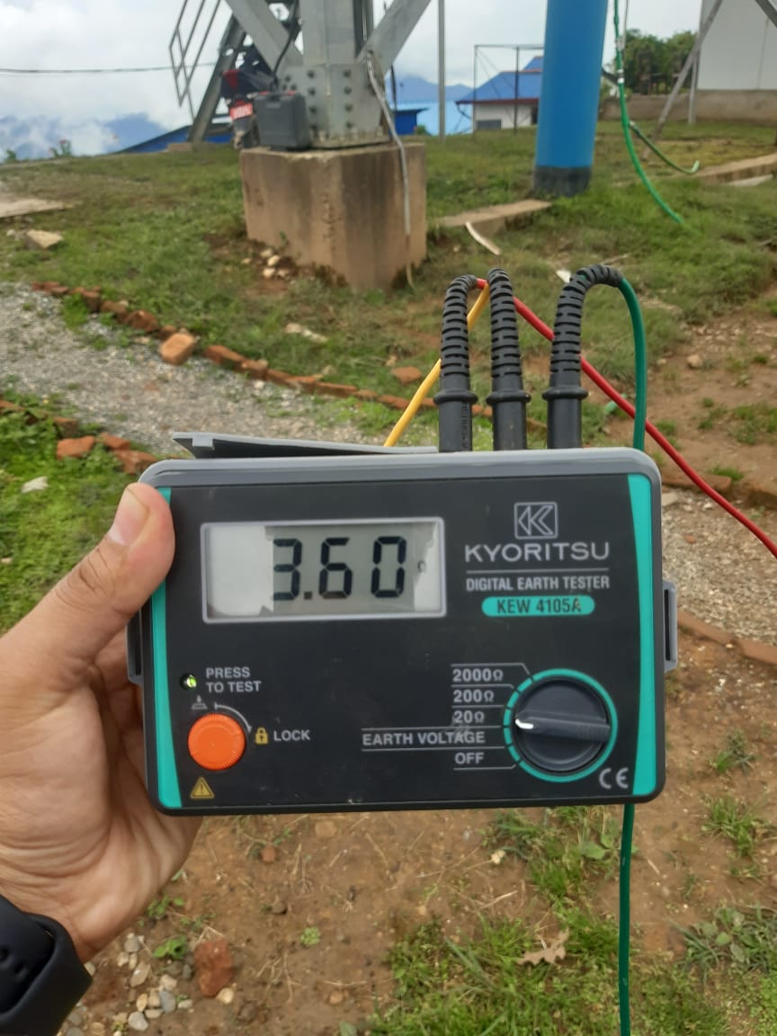 Device for testing earth resistance