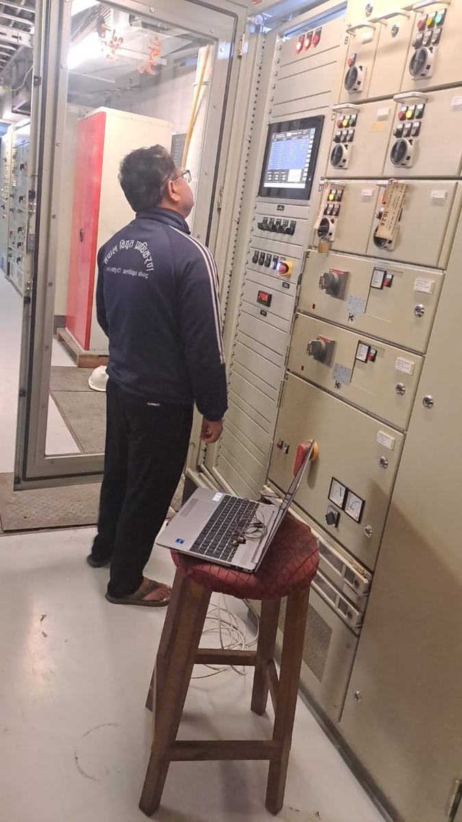 Engineer testing and tuning the digital governor panel using a laptop
